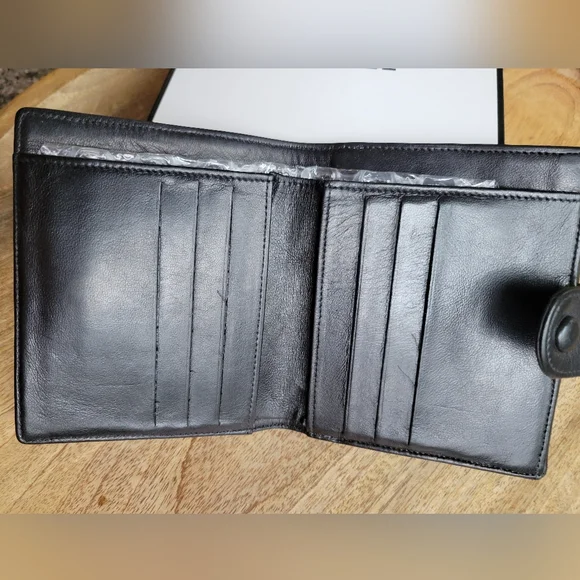 CHANEL Elegant Black Leather Logo Wallet Beautiful Pre-loved Condition Box Wrap - Picture 8 of 16